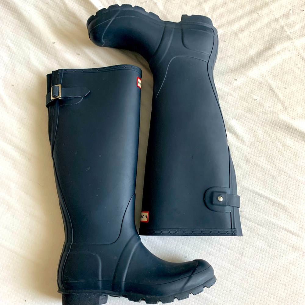 Classic Tall Hunter Rain Boots in Navy